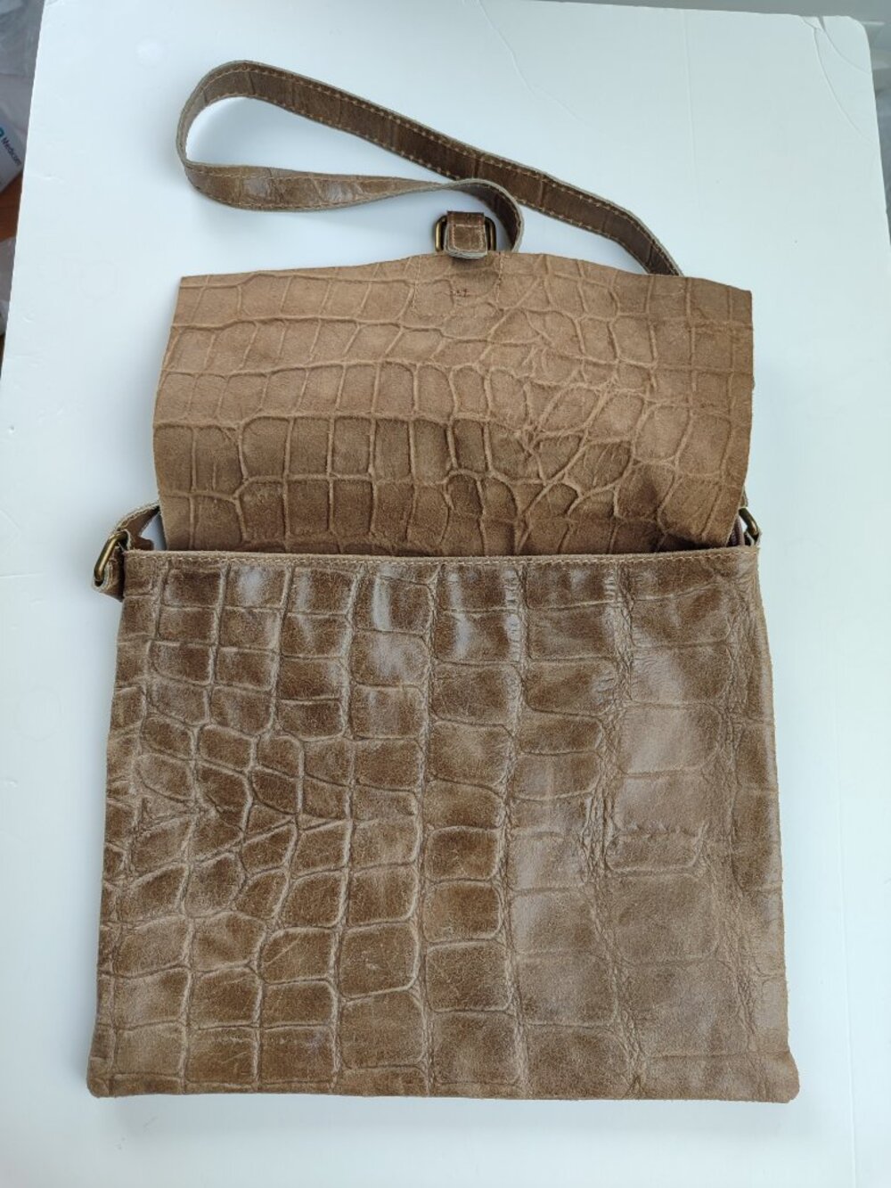 Vintage Italian Taupe genuine Leather Croc Embossed Messenger Bag - Picture 3 of 10